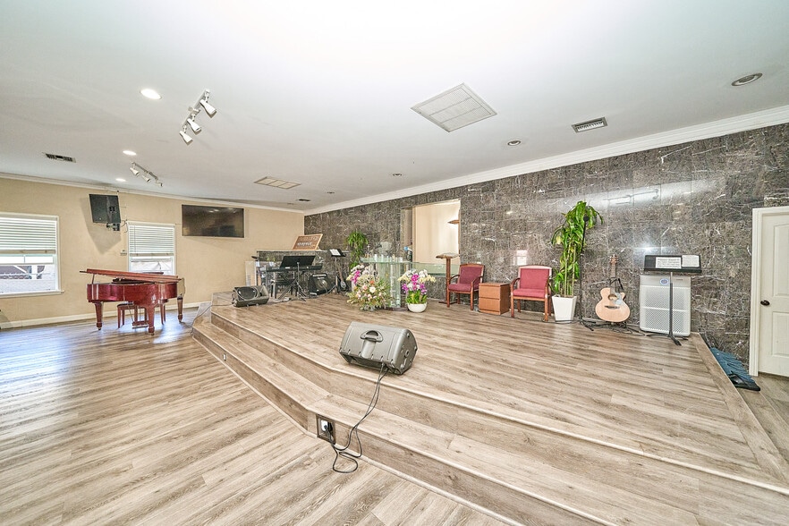 More Photos Of 600 S Towne Ave, Pomona Religious Facility For Sale