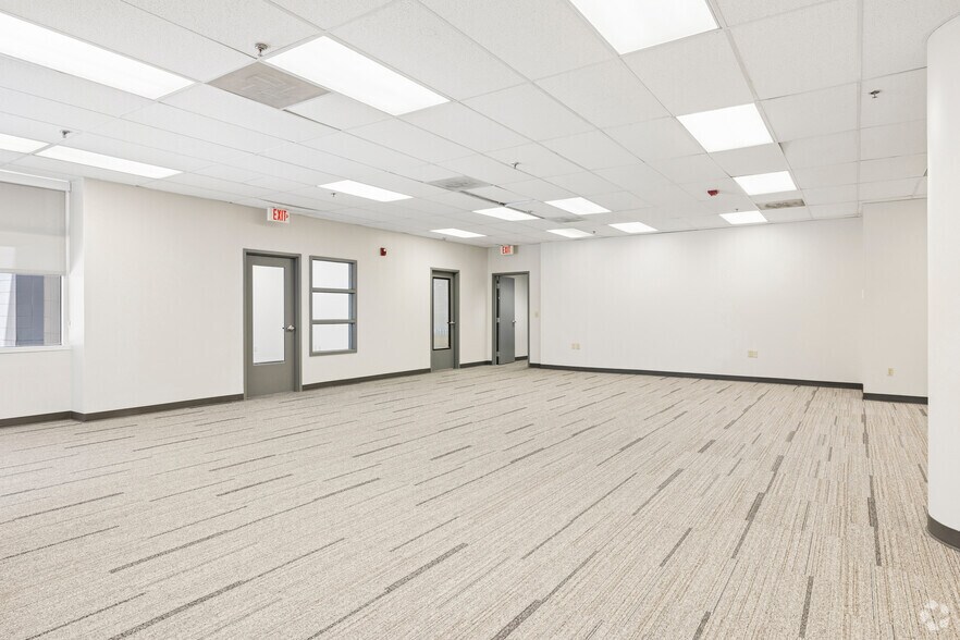 More Photos Of 7171 W 95th St, Overland Park Unknown For Lease