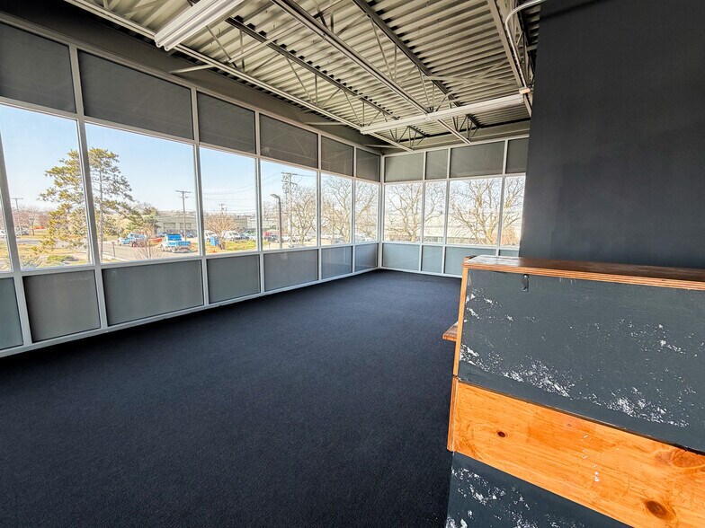 More Photos Of 1721 Crooks Rd, Troy Storefront For Lease
