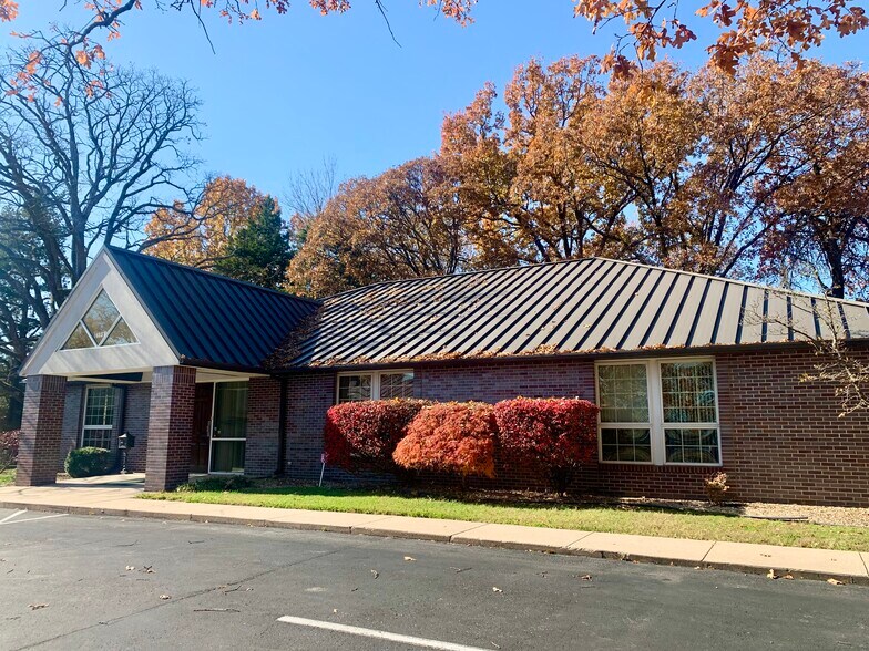 More Photos Of 1615 S Ingram Mill Rd, Springfield Office For Lease