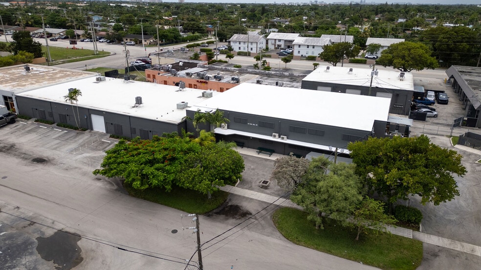 More Photos Of 44 SE 9th St, Deerfield Beach Warehouse For Lease