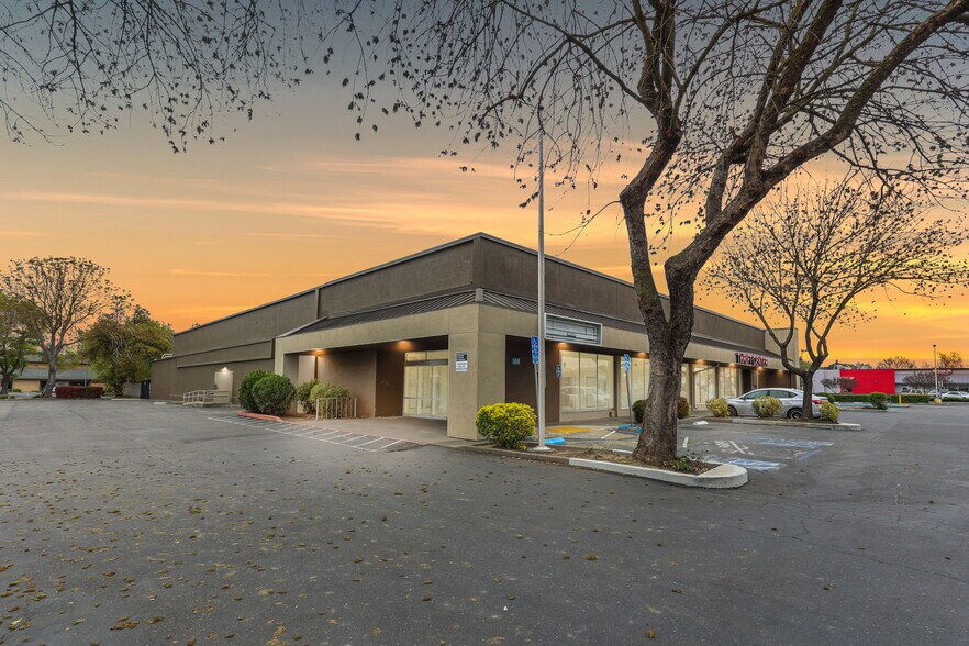 More Photos Of 106-108 W Main St, Woodland General Retail For Sale