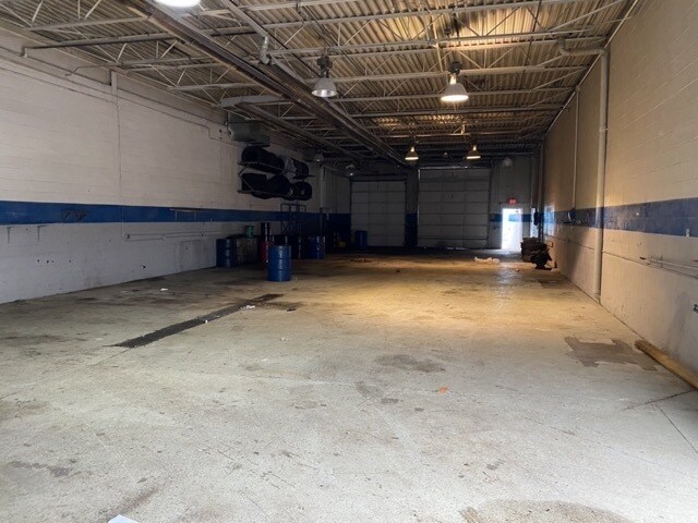 More Photos Of 14021 E 10 Mile Rd, Warren Service For Sale