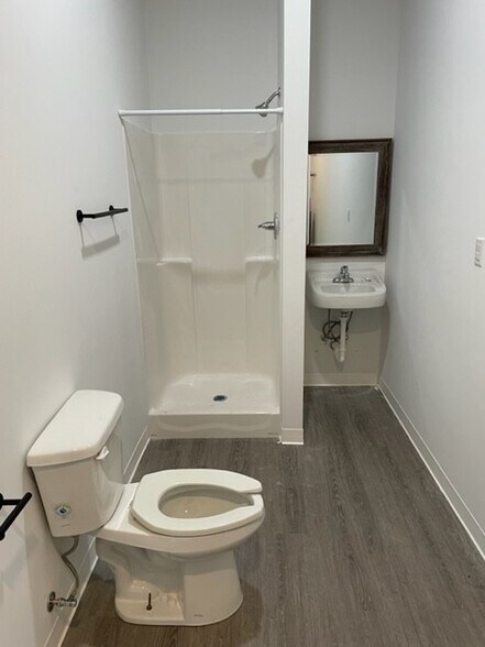 More Photos Of 312 Taxiway, Tullahoma Industrial For Sale