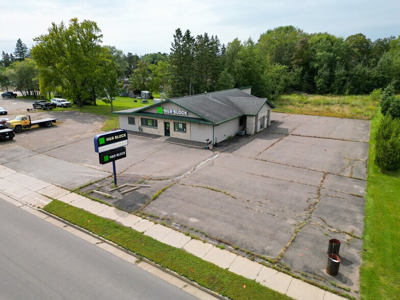 More Photos Of 233 S 8th St, Medford Office For Sale