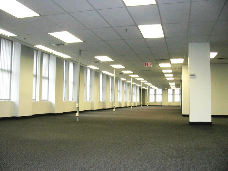 More Photos Of 259 Portage Ave, Winnipeg Office For Lease