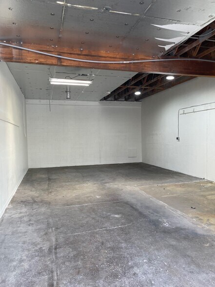 More Photos Of 17252 E Falcon Dr, Fountain Hills Warehouse For Lease