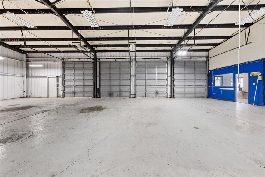 More Photos Of 13605-13609 State Highway 75, Remlap Service For Sale