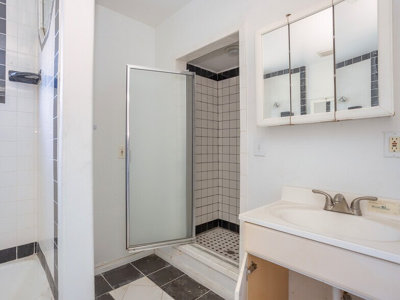 More Photos Of 4463 Bellflower Ave, West Toluca Lake Apartments For Sale