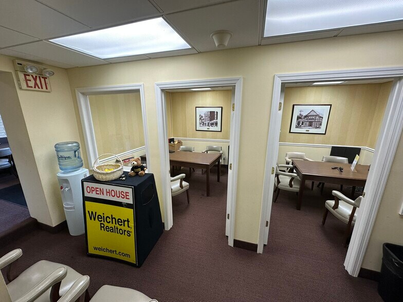 More Photos Of 2090 Boston Post Rd, Larchmont Office For Lease