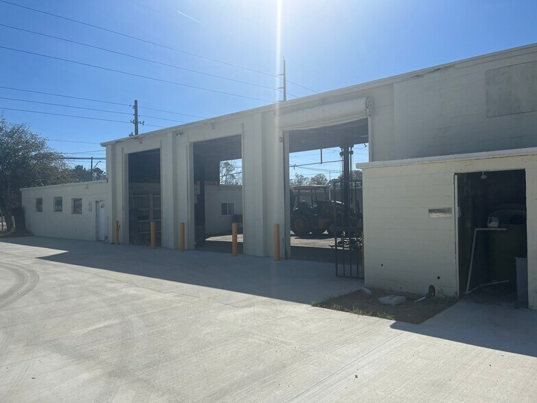 Primary Photo Of 6507 W Beaver St, Jacksonville Service For Sale