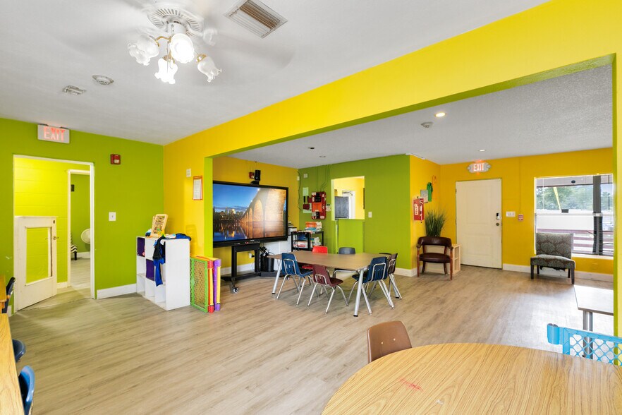 More Photos Of 4607 N Pine Hills Rd, Orlando Office Residential For Sale