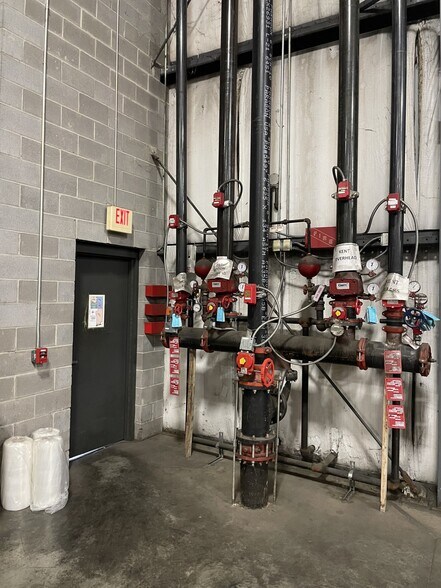 More Photos Of 3220 W Gentry Pky, Tyler Warehouse For Sale