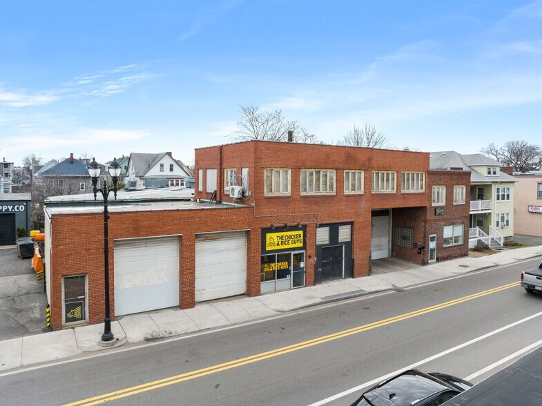 More Photos Of 77-79 Ferry St, Everett Showroom For Lease