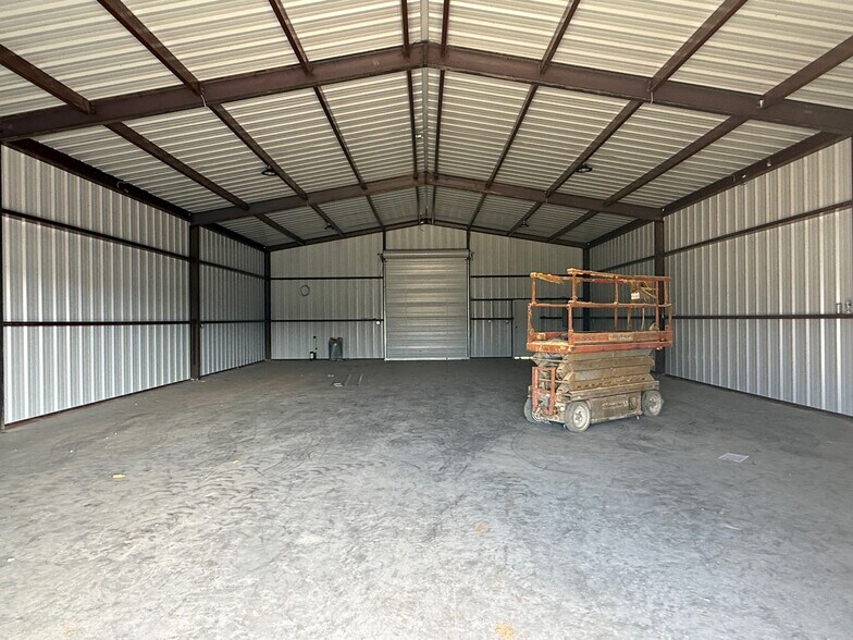 More Photos Of 506 S Access Rd, Clyde Flex For Lease