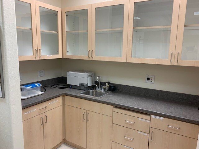 More Photos Of 1000 Newbury Rd, Thousand Oaks Medical For Sale