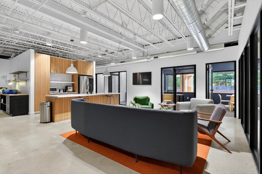 More Photos Of 26622 Woodward Ave, Royal Oak Office For Lease