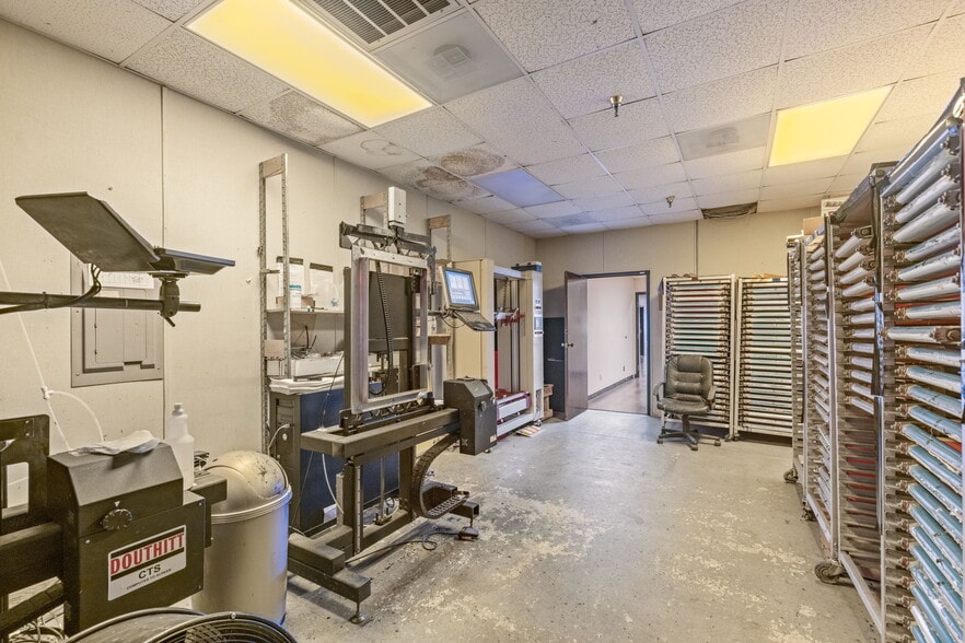More Photos Of 6580 E Skelly Dr, Tulsa Manufacturing For Sale