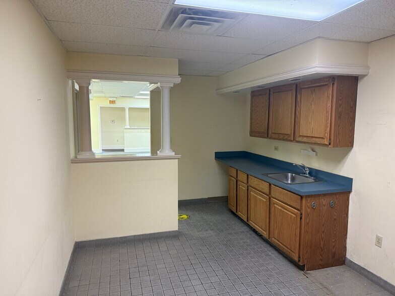 More Photos Of 5838-5868 Bigger Rd, Dayton Unknown For Lease