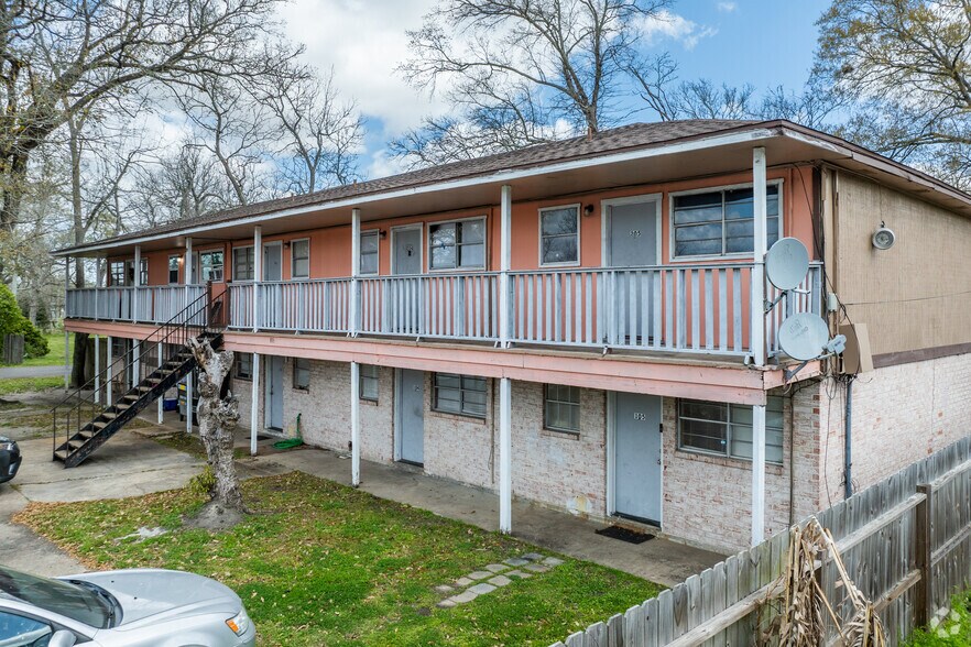 More Photos Of 905 Campus St, Beaumont Multifamily For Sale