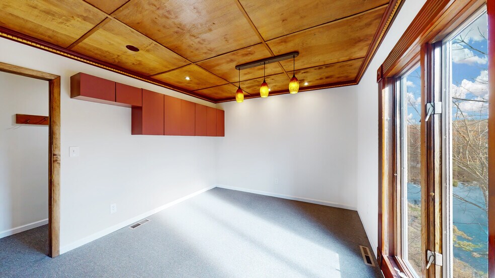 More Photos Of 220 Silver Lake Rd, Dingmans Ferry Office For Sale