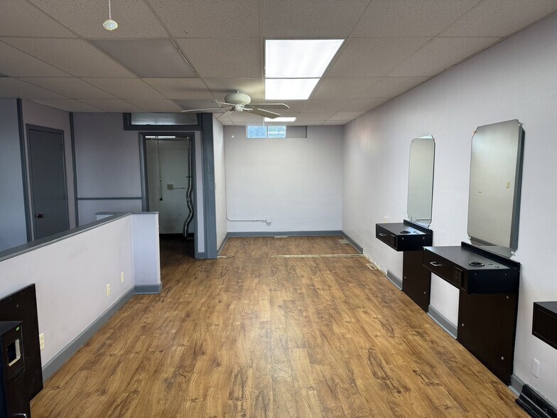More Photos Of 1630 Schiller Ave, Cuyahoga Falls Office For Lease
