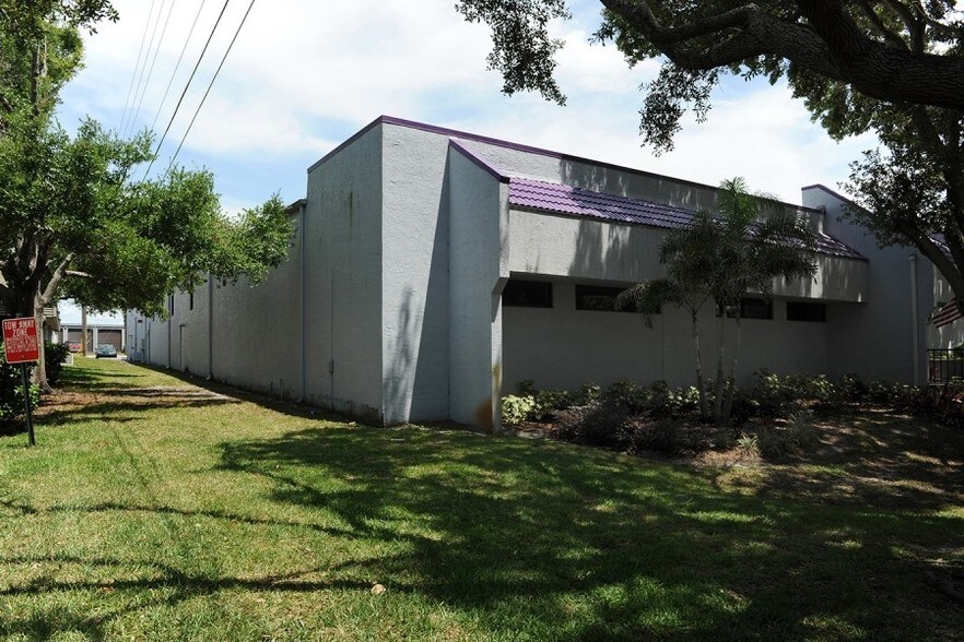 More Photos Of 1365 Hamlet Ave, Clearwater Flex For Lease