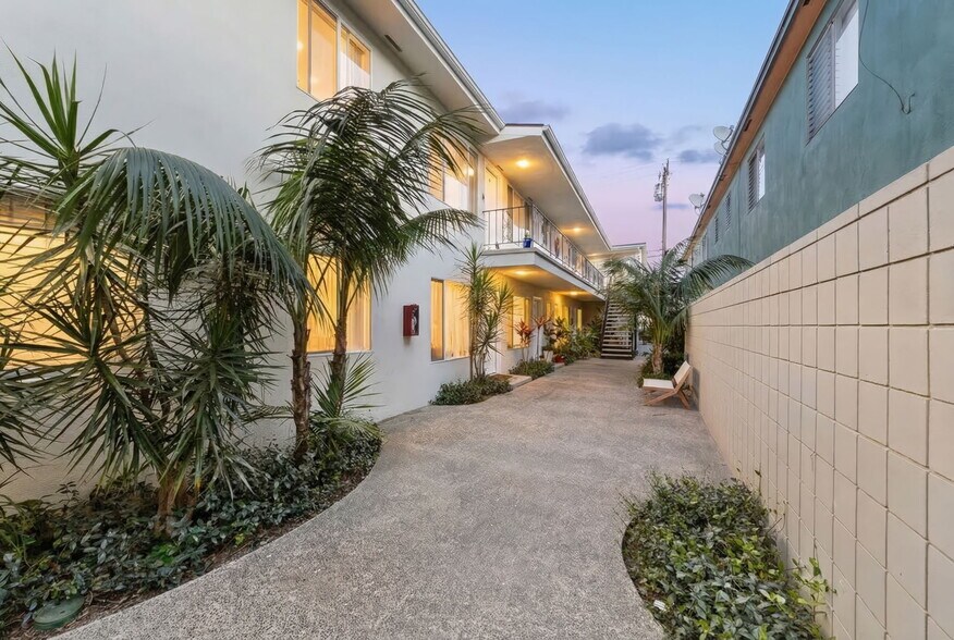 More Photos Of 3020 E 3rd St, Long Beach Apartments For Sale