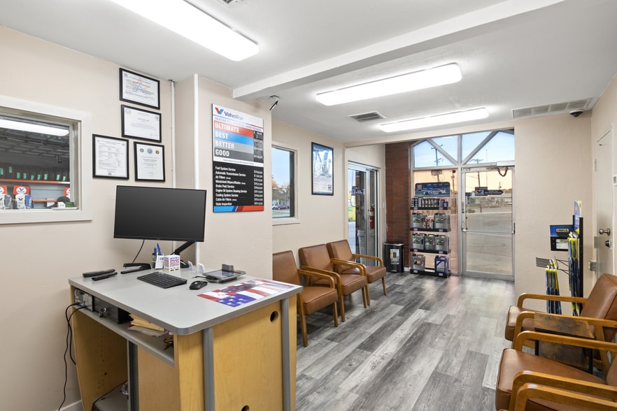 More Photos Of 3022 S Cooper St, Arlington General Retail For Sale