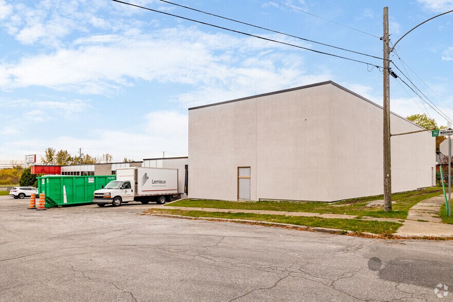 More Photos Of 1380 Boul Laurier E, Saint-hyacinthe Department Store For Sale