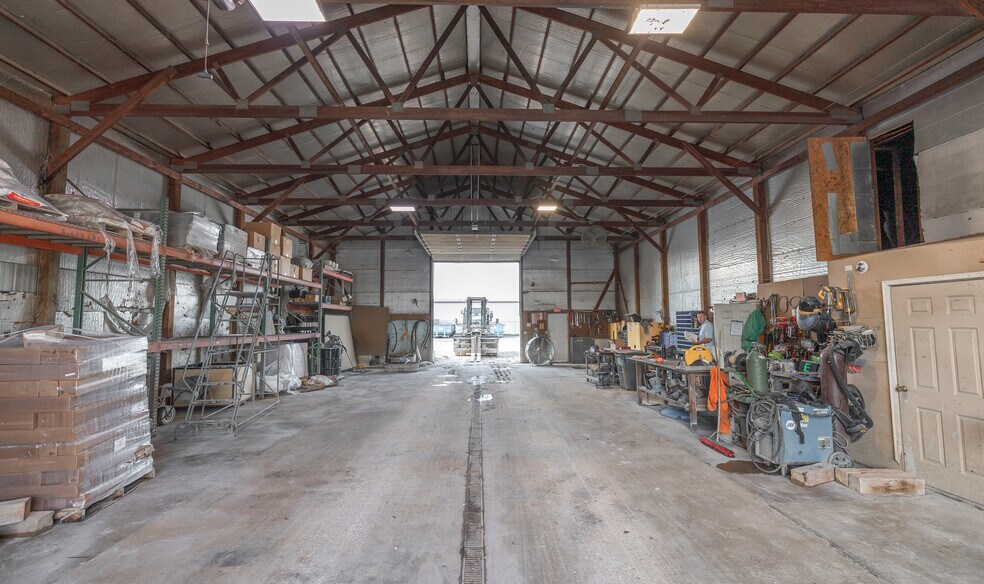 More Photos Of 300 Washington St, South Roxana Warehouse For Sale