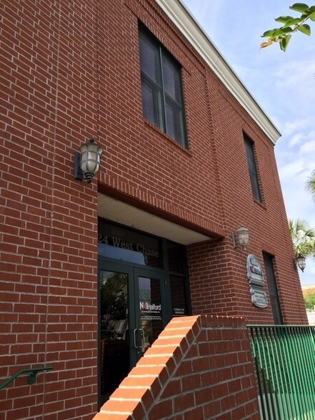 More Photos Of 24 W Chase St, Pensacola Office For Lease