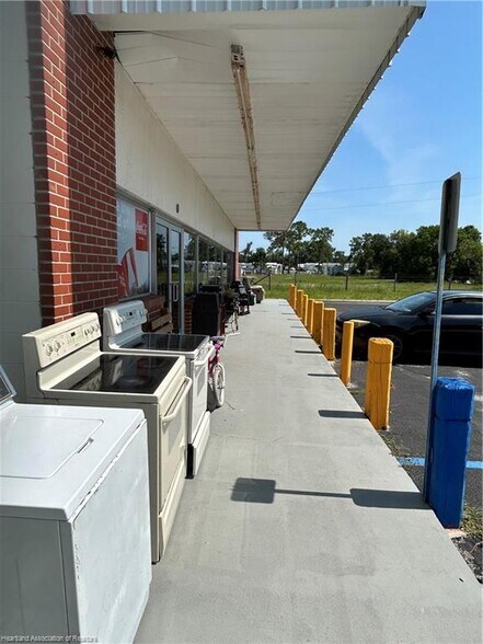 More Photos Of 2532 State Road 17 S, Avon Park Convenience Store For Sale