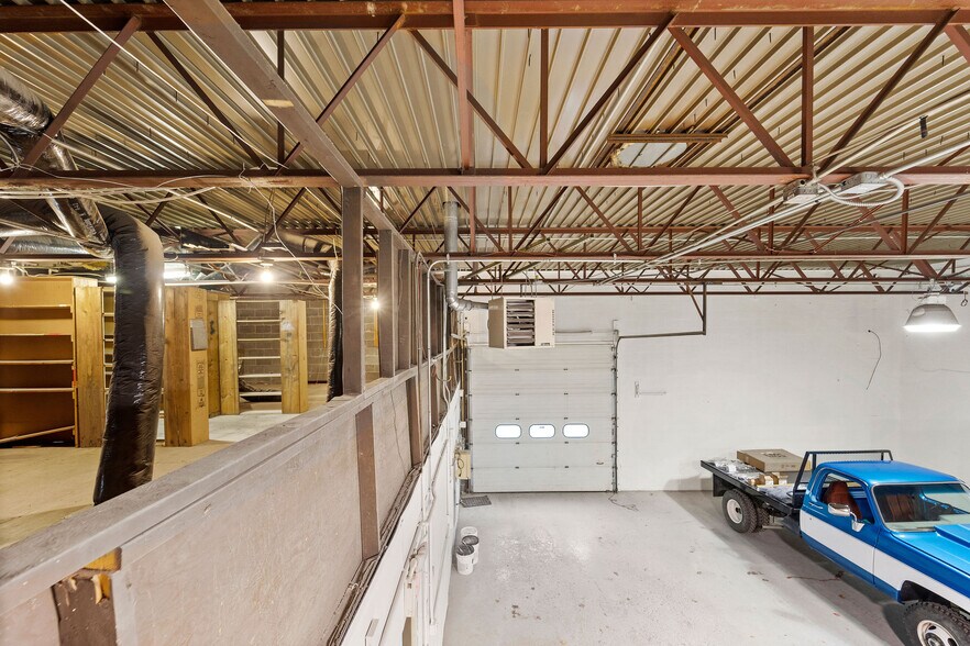 More Photos Of 104 N Duane Ave, Endicott Industrial For Lease