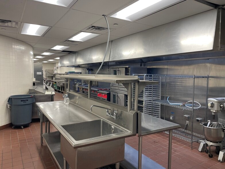 More Photos Of 1 Energy Pl, Pensacola Office For Sale