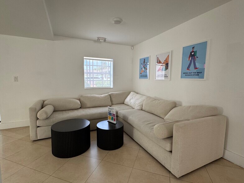 More Photos Of 1040 S Federal Hwy, Hollywood Office For Sale
