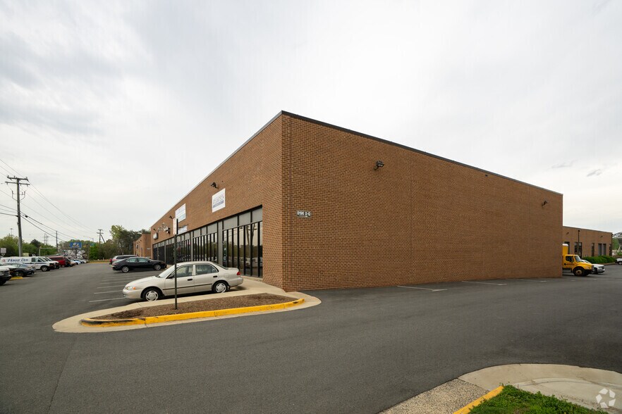 More Photos Of 8196 Terminal Rd, Lorton Showroom For Lease