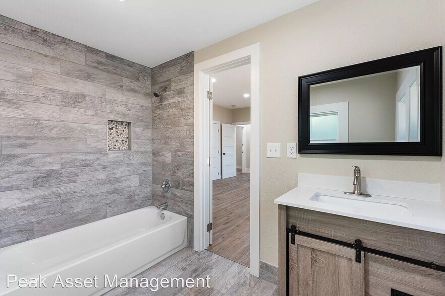 More Photos Of 1804 NE 14th Ave, Portland Apartments For Sale