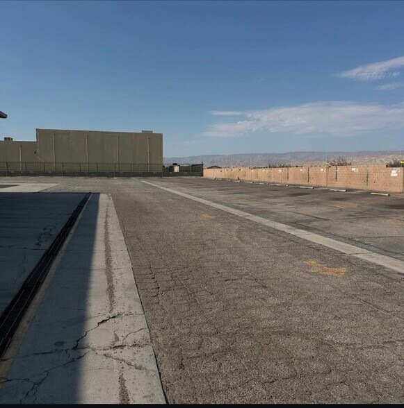 More Photos Of 5006 E Calle San Raphael, Palm Springs Service For Lease