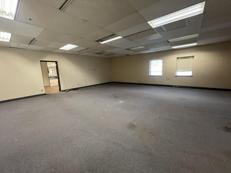 More Photos Of 2533-2541 Rulon White Blvd, Ogden Manufacturing For Lease