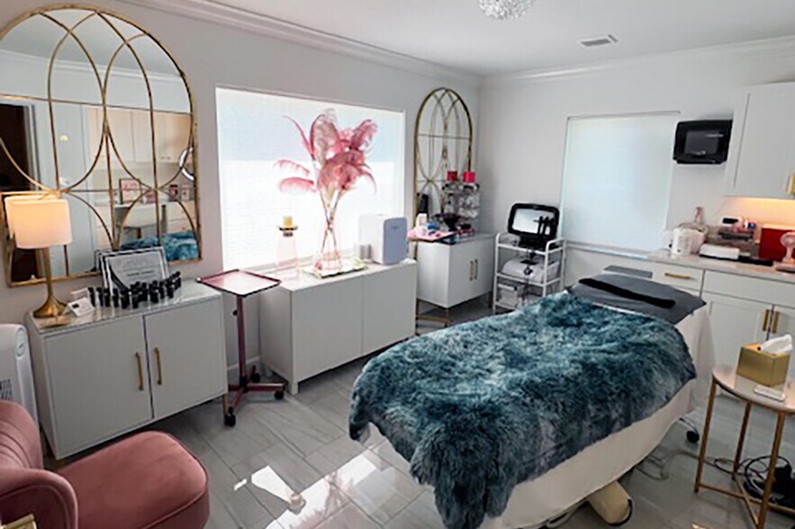 More Photos Of 2200 49th St N, Saint Petersburg Medical For Sale