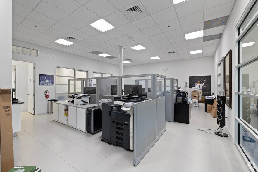 More Photos Of 45-47 NE 36th St, Miami Freestanding For Sale