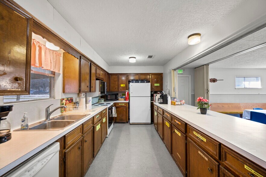 More Photos Of 2409 Main St, Baytown Religious Facility For Sale