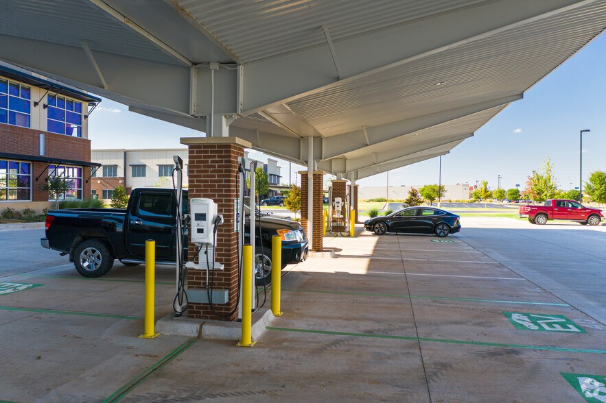 More Photos Of 3000 S Telephone Rd, Moore Office For Lease
