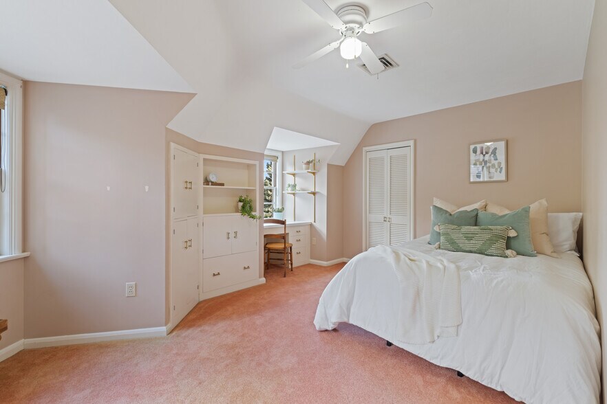 More Photos Of 1001 Cherry Heights Rd, The Dalles Flex For Sale