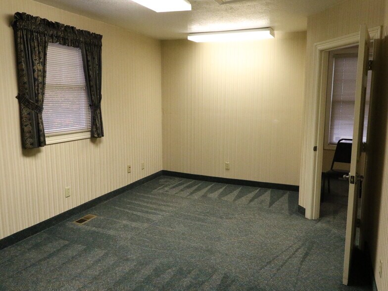 More Photos Of 3337 SE Hawthorne Blvd, Portland Office For Lease