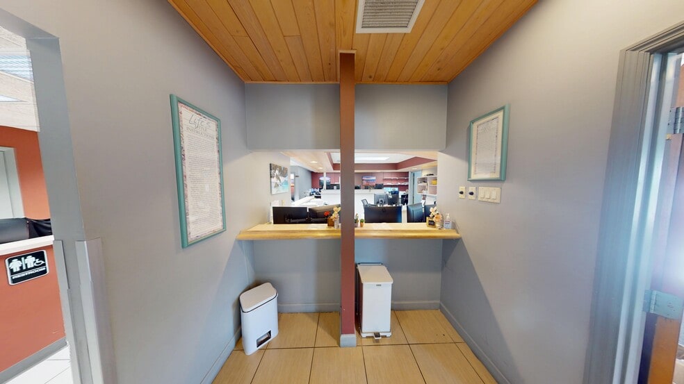More Photos Of 1027 SE Ocean Blvd, Stuart Medical For Sale