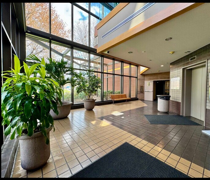 More Photos Of 2127 Espey Ct, Crofton Medical For Lease