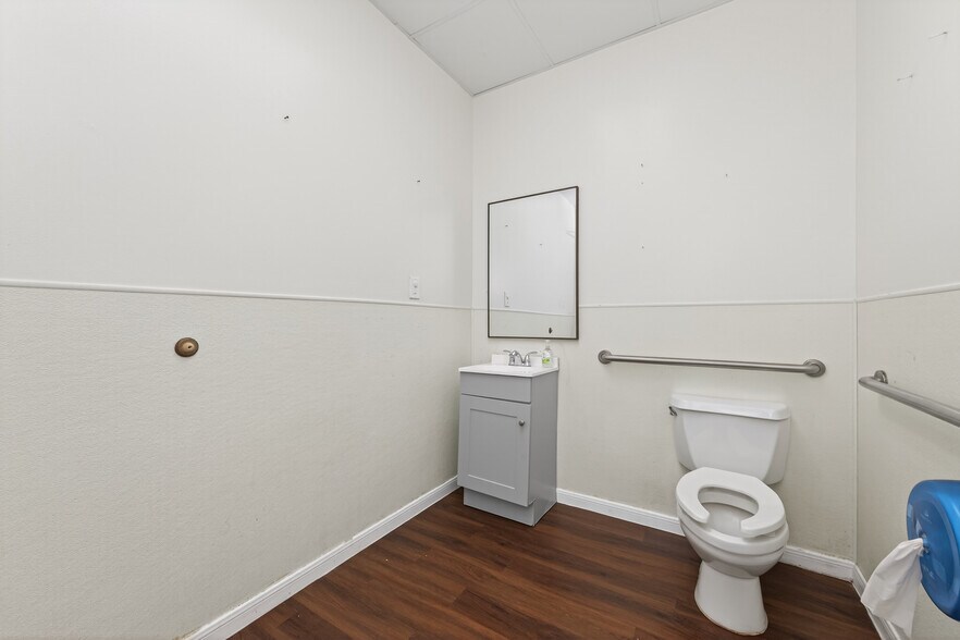 More Photos Of 8525 Queenston Blvd, Houston Freestanding For Sale