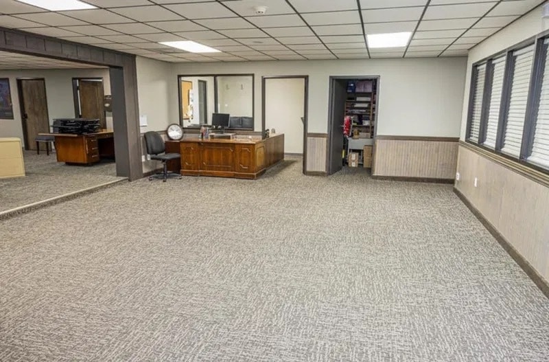 More Photos Of 2302 S Main St, Stuttgart Office For Lease